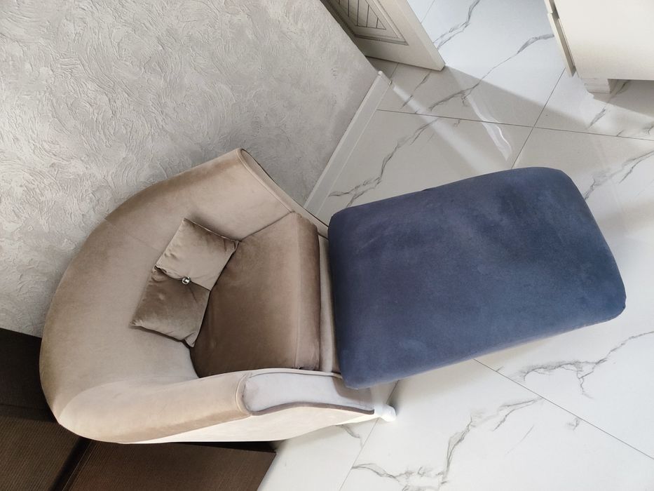 Пуфик приставной велюровый