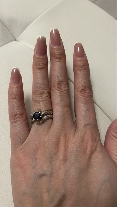 Продаю кольцо белое золото 750 высшей пробы