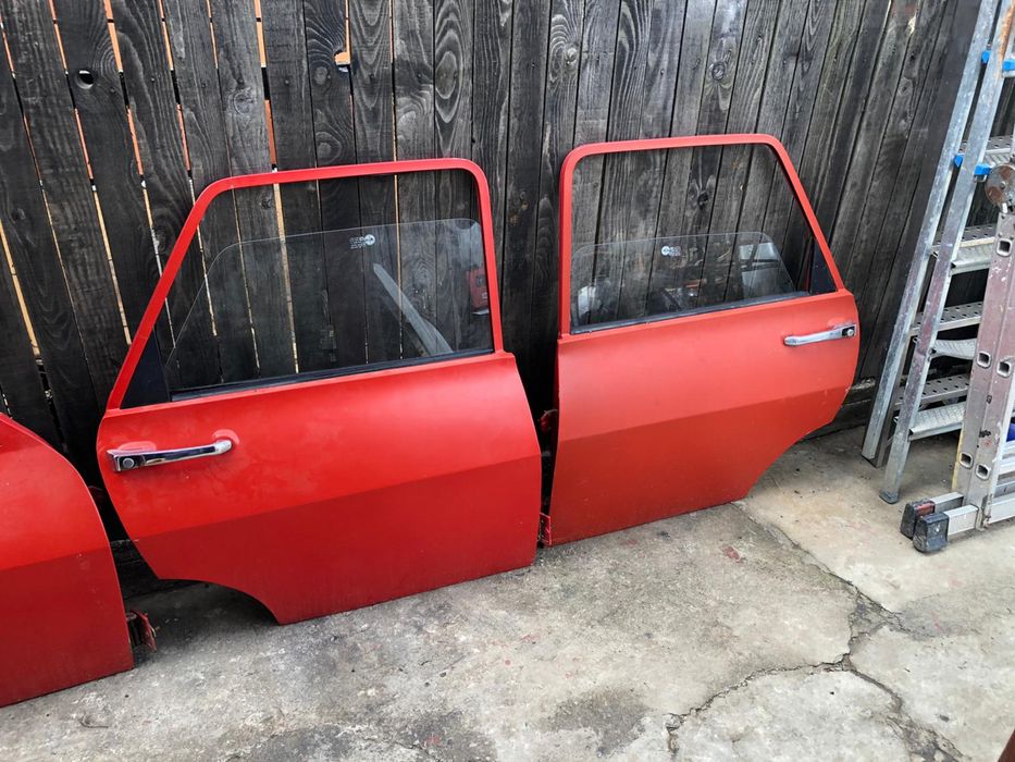 Vand 4 usi complete Dacia 1310/in stare buna