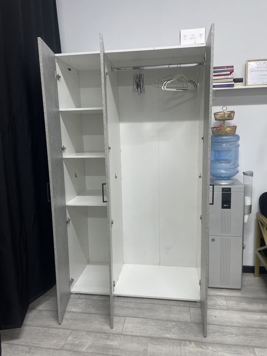 продам шкаф с вешалками