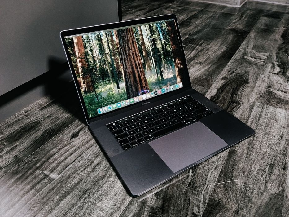 Apple MacBook Pro Retina Touchbar