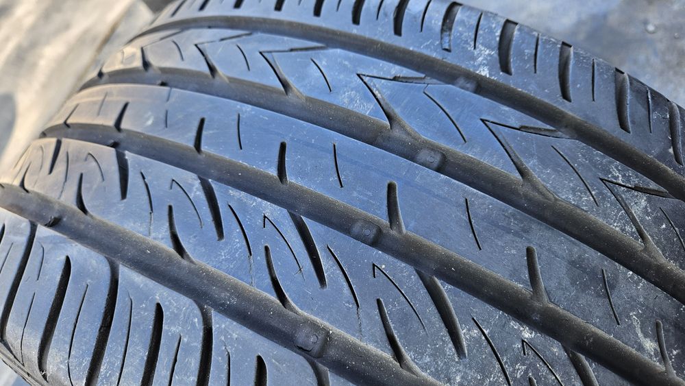 2бр гуми 245 35 19 дот 22