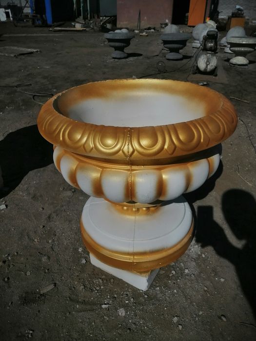 Вазоны уличные бетон