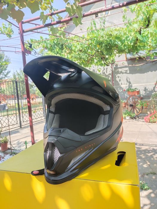 Vând casca și ochelari moto Thor