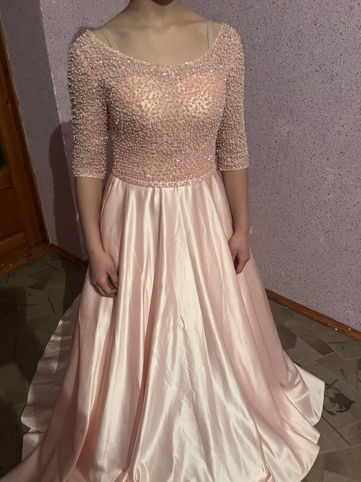 Вечернее платье со шлейфом