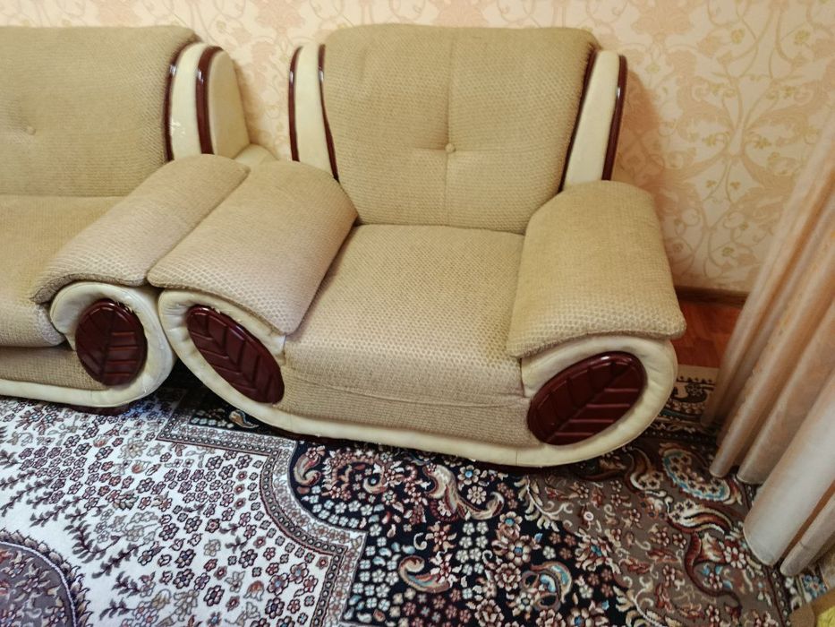 Раскладной диван и две кресла