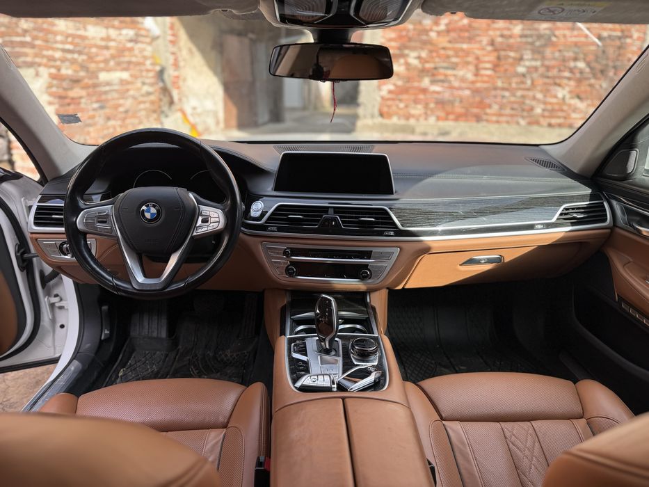 BMW G11 740xd На Части