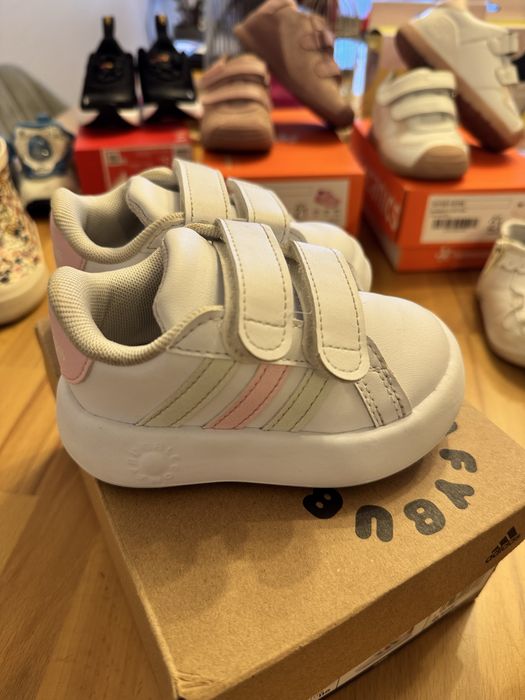 Обувки biomehanica и adidas