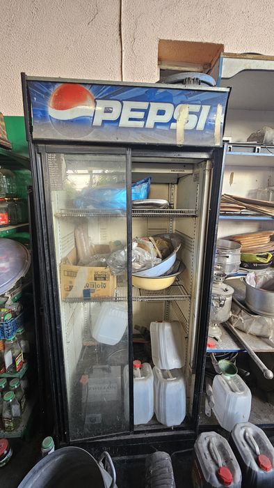 Продам холодильники договорная цена