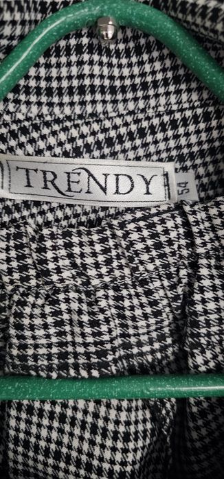 Продам костюм брючный в клетку