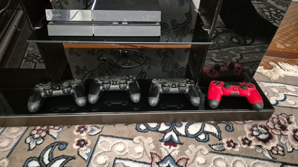 PS4+4 оригинальных жостика+ТОП игры