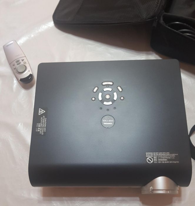 Видеопректор Тошиба