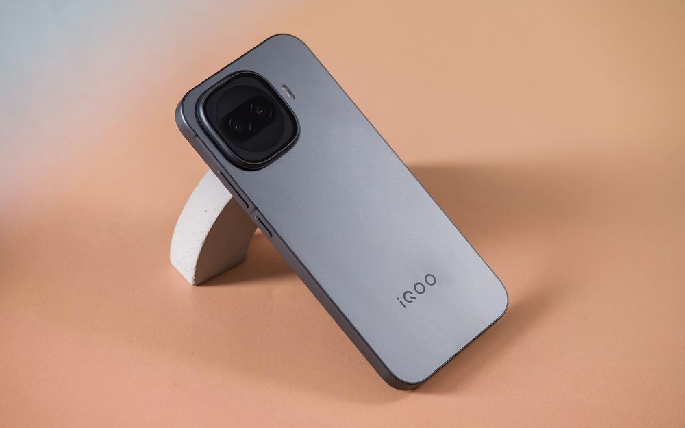 Vivo Iqoo 15R, новый смартфон
