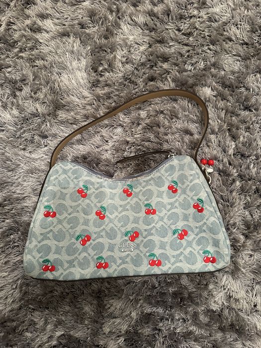 Продам сумку guess