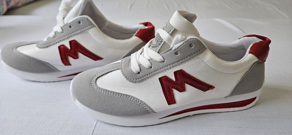 Adidasi dama mărimea 36,nou