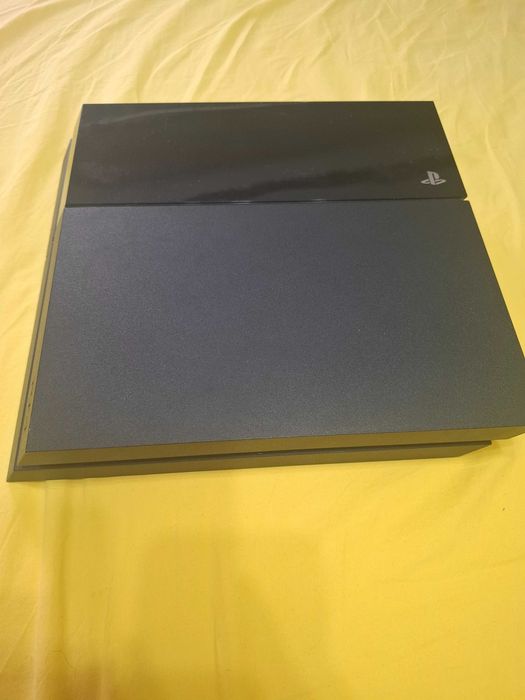Продавам Playstation 4 fat 500 GB
