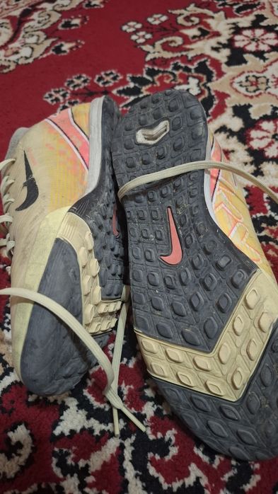 Бутсы и сороконожки