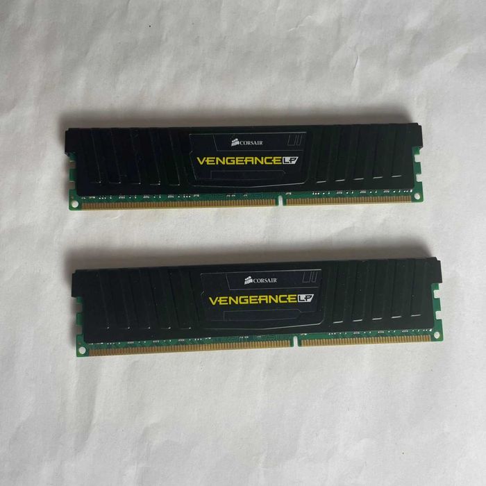 Рам памет Corsair Vengeance 16GB (2x8GB) DDR3 1600 MHz