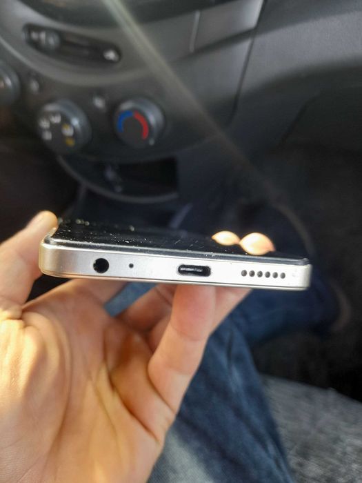 Tecno Spark 20 c sotiladi