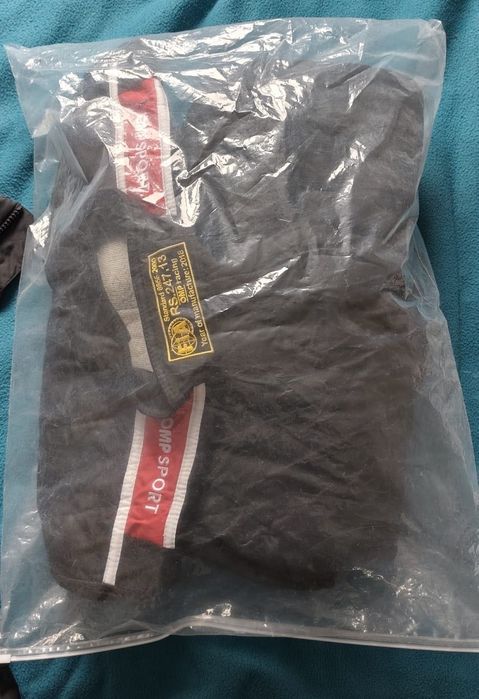 costum de curse profesional nou de la OMP Racing