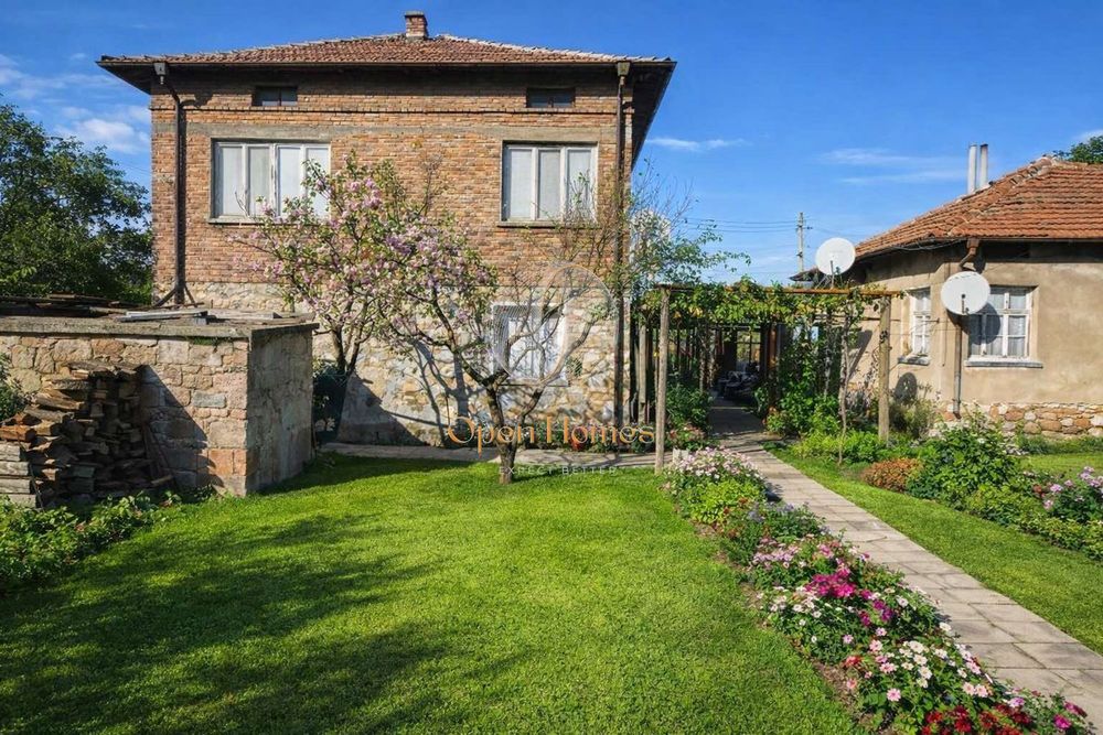 Къща в Пловдив, област-с.Кадиево площ 178 цена 96666