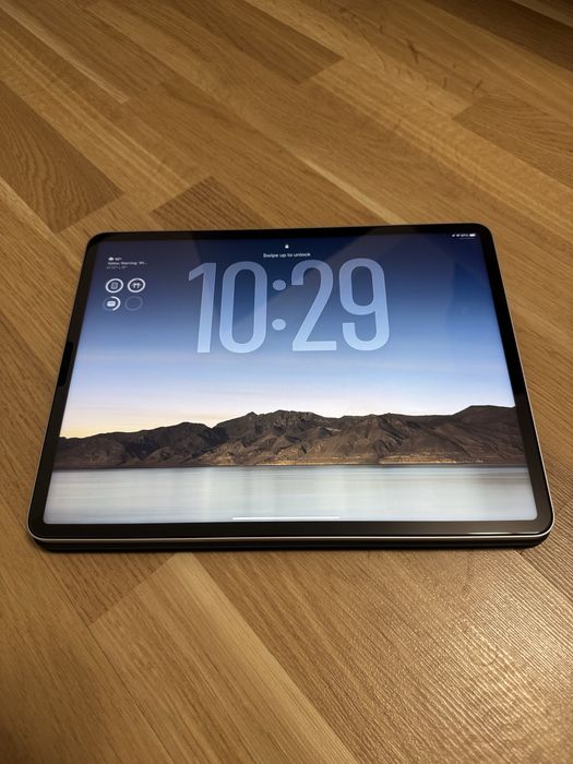 iPad Pro 12.9” M1 (Gen 5) + Magic Keyboard + Apple Pencil 2