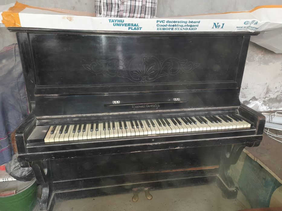 Пианино Красный Октябрь