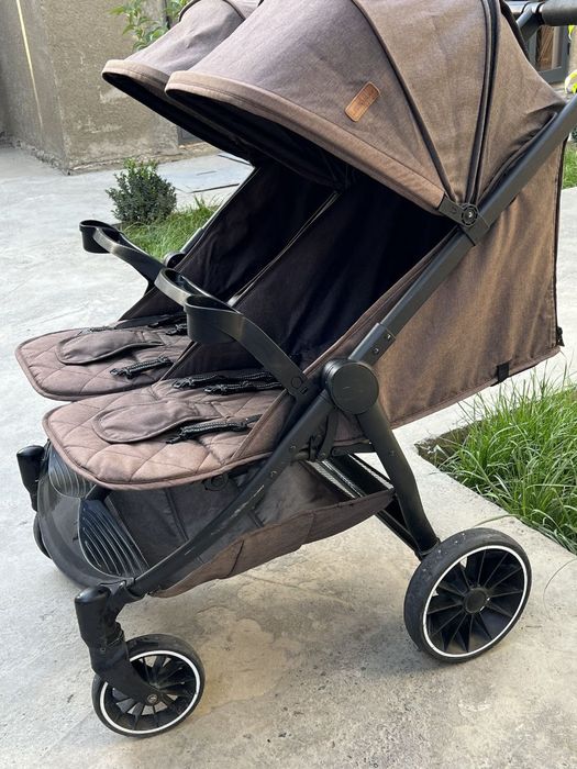 Коляска сотилади, эгизаклар учун