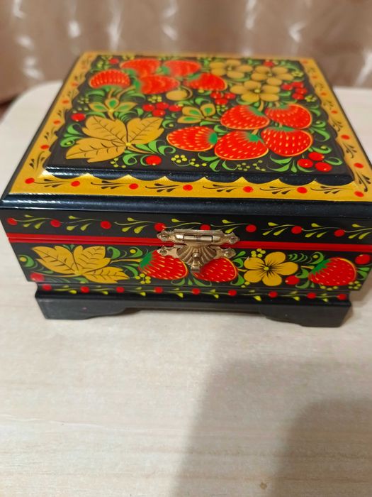Шкатулка . Хохломская роспись