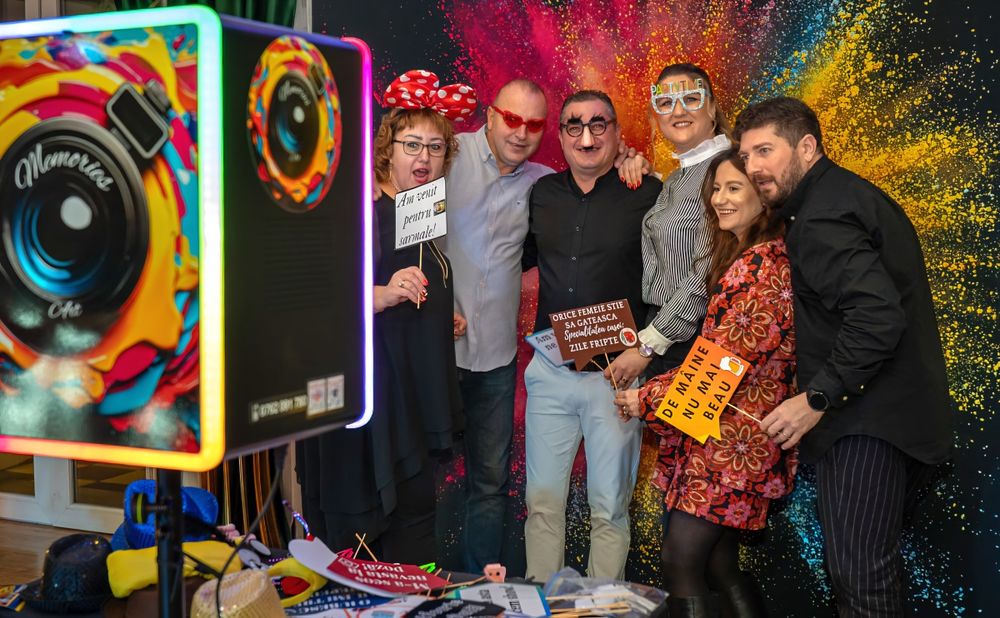 Cabină Foto/Photobooth + Foto,Video Evenimente Private & Petreceri | B