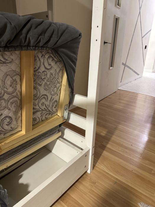 Продам двухярусную кровать - диван с матрасом