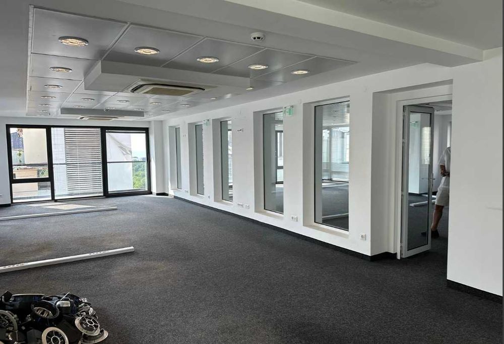 Дава се под наем Офис в Варна, Център - 500 кв.м за 7500 € - Снимка #12