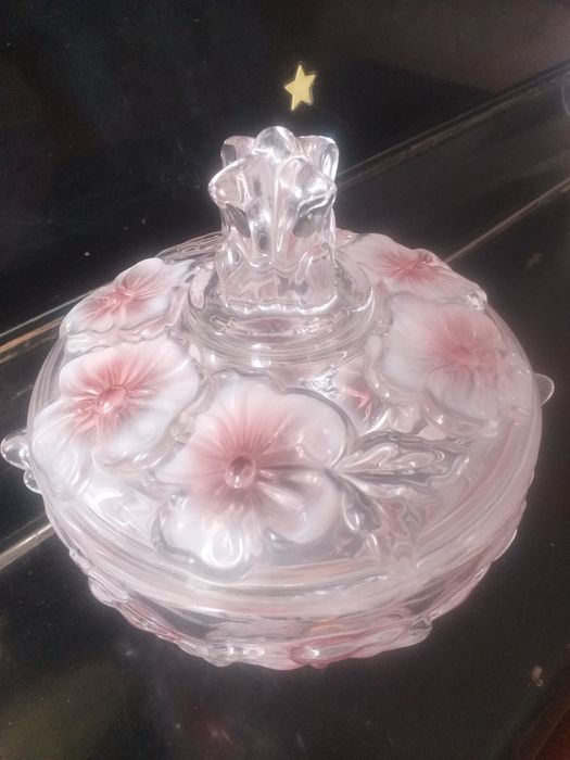 Конфетница  крышкой