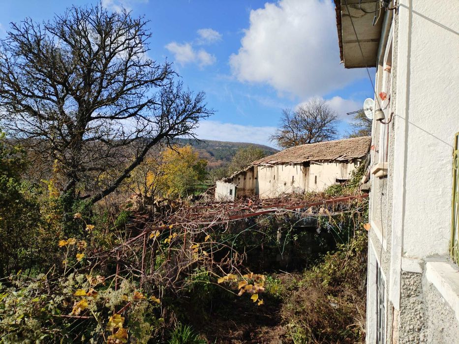 Имот с къща в С. Ягнило, Варна 30 000 Евро