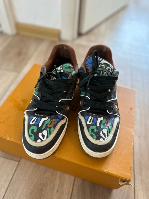 Продам кроссовки LV  б/у