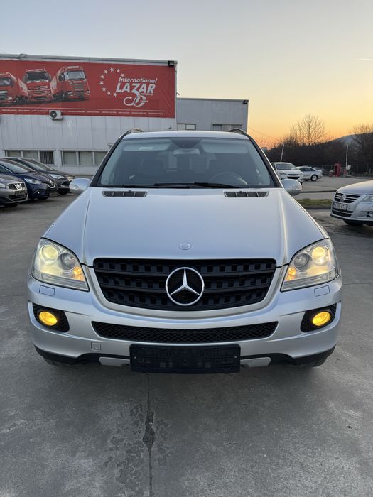 Mercedes Benz ML 320  AUTOUTILITARA 4 locuri