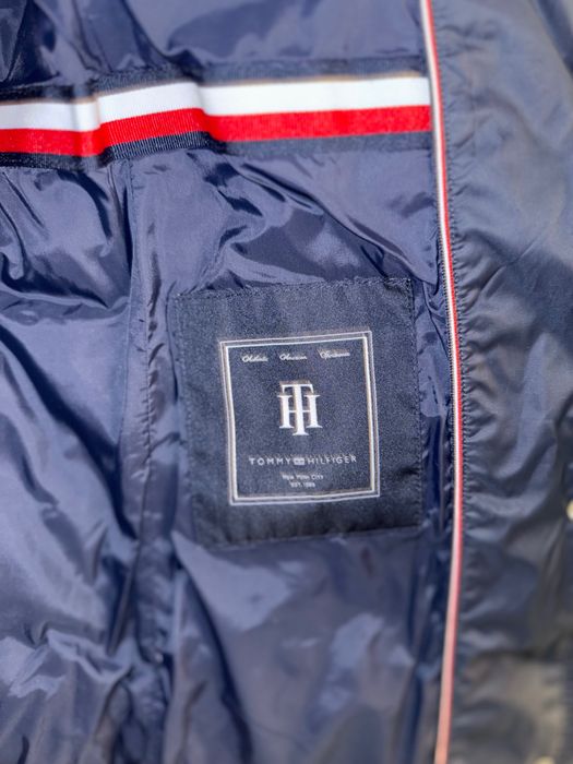 Яке пухено Tommy Hilfiger -вталено е, р-ри: гръд.об.95,ханш108,дълж.90