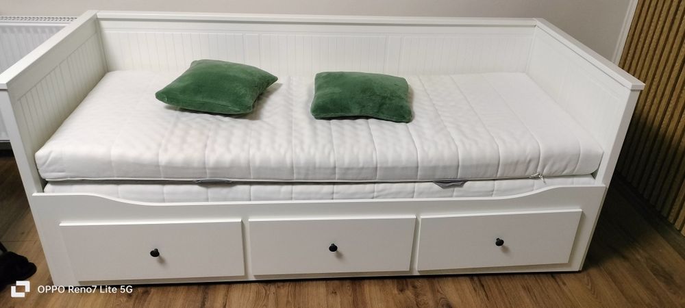 Vând  pat-divan Ikea