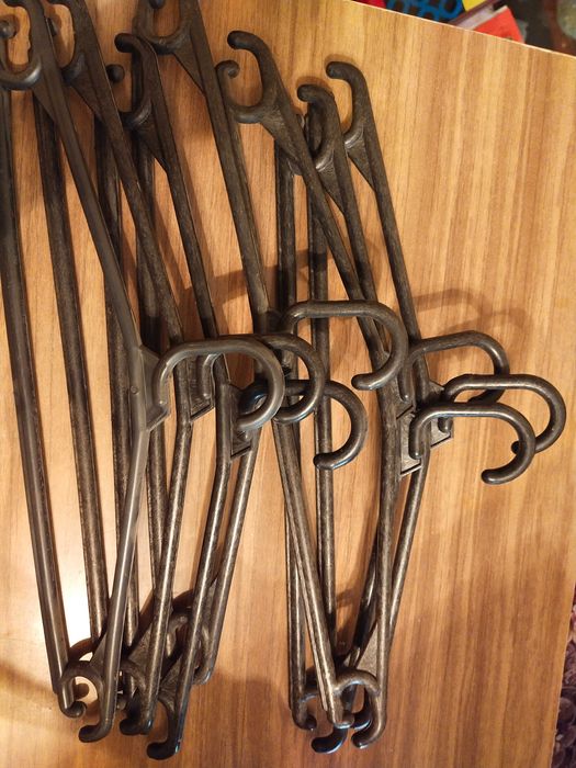 Продаются     вешалки