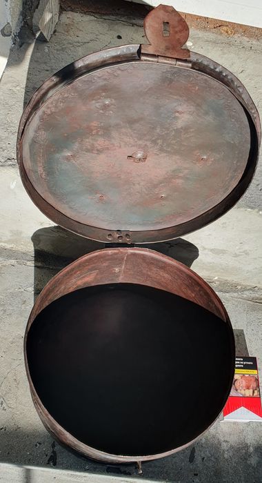 Старинна метална кутия