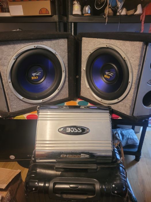 Vand statie +subwoofer auto