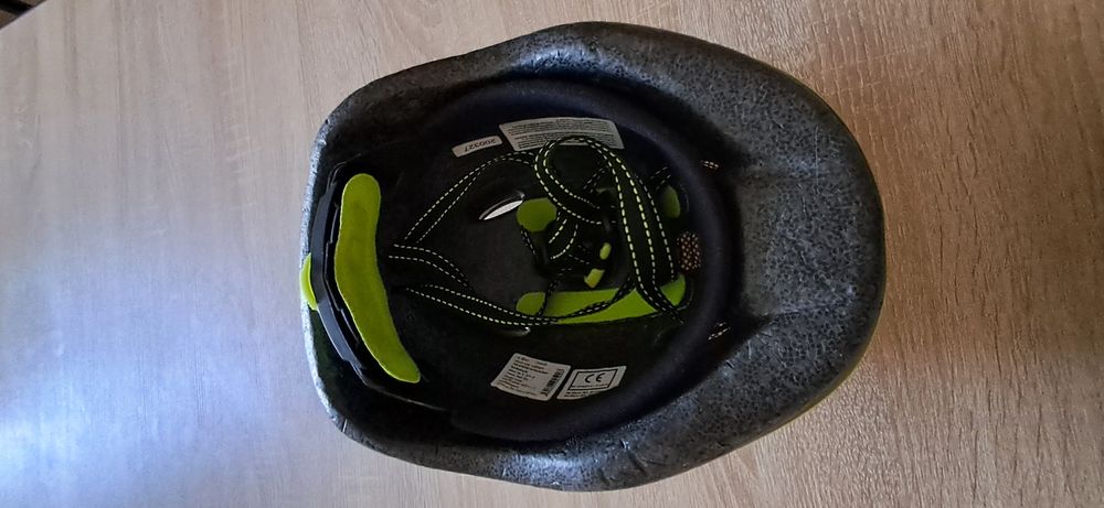 Cască din polistiren