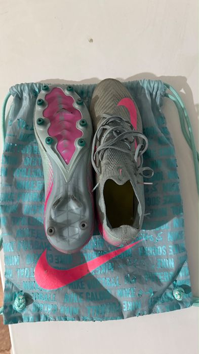 Футбольные бутсы Nike Mercurial
