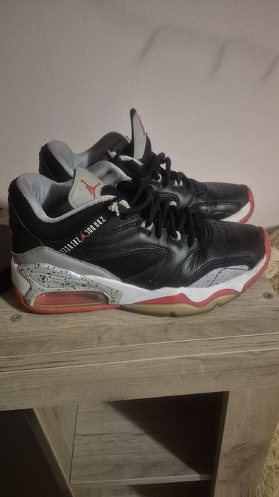 Vând adidași Jordan