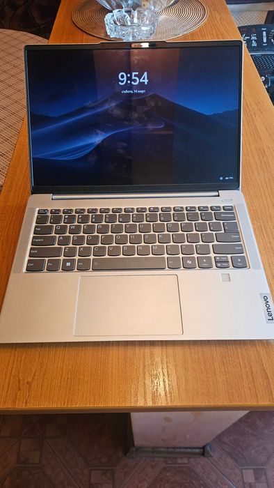 Lenovo IdeaPad Slim 5 с гаранция 8845HS, 780m, 2025 г., като чисто нов