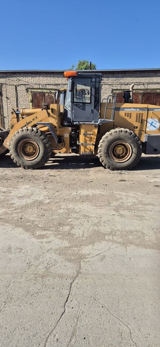 Продам фронтальний погрузчик