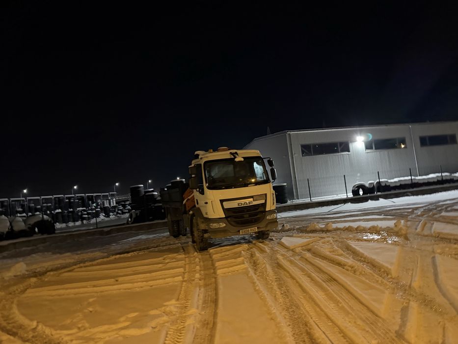 Camion basculabil + macara Daf 2008