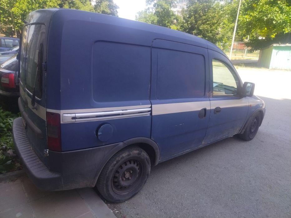 Продавам товарна баничарка OPEL COMBO 1.7 Isuzo мотор 
OPEL COMBO 1.7