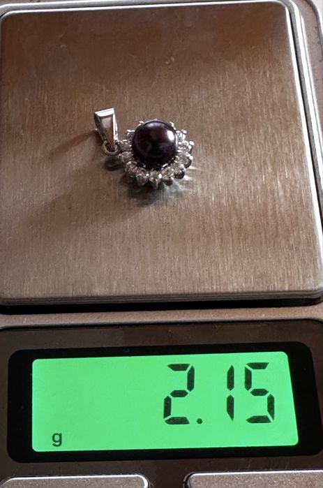 Set format din cercei si pandant din aur alb de 18 k si perle naturale