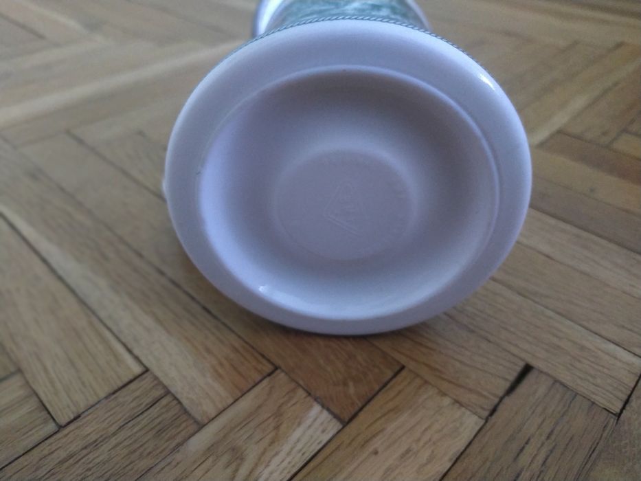 Порцеланов халба с капак